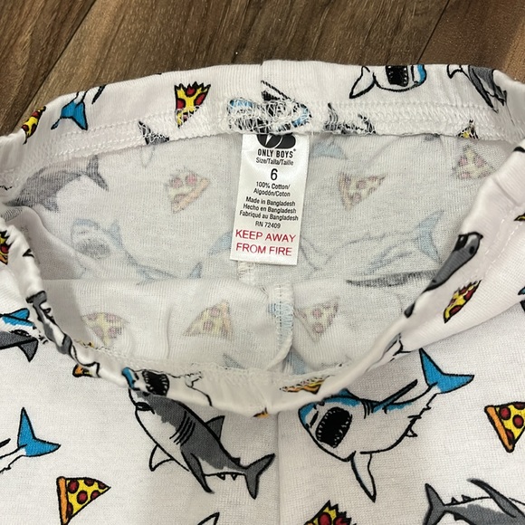 NWOT: Only Boys Tag! Shark Design: Soft Comfort Pajamas, Never Worn, Sz 6 - Picture 8 of 8